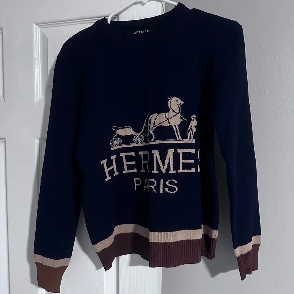 Sweaters - Picture 10 of 11